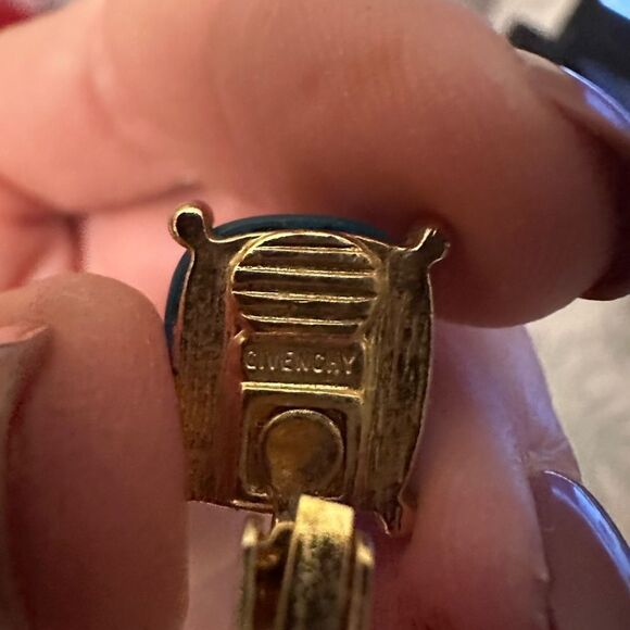 Vintage New Bijoux GIVENCHY EARRINGS Clip Goldtone Aqua/ Blue Stone Beautiful - Picture 4 of 4